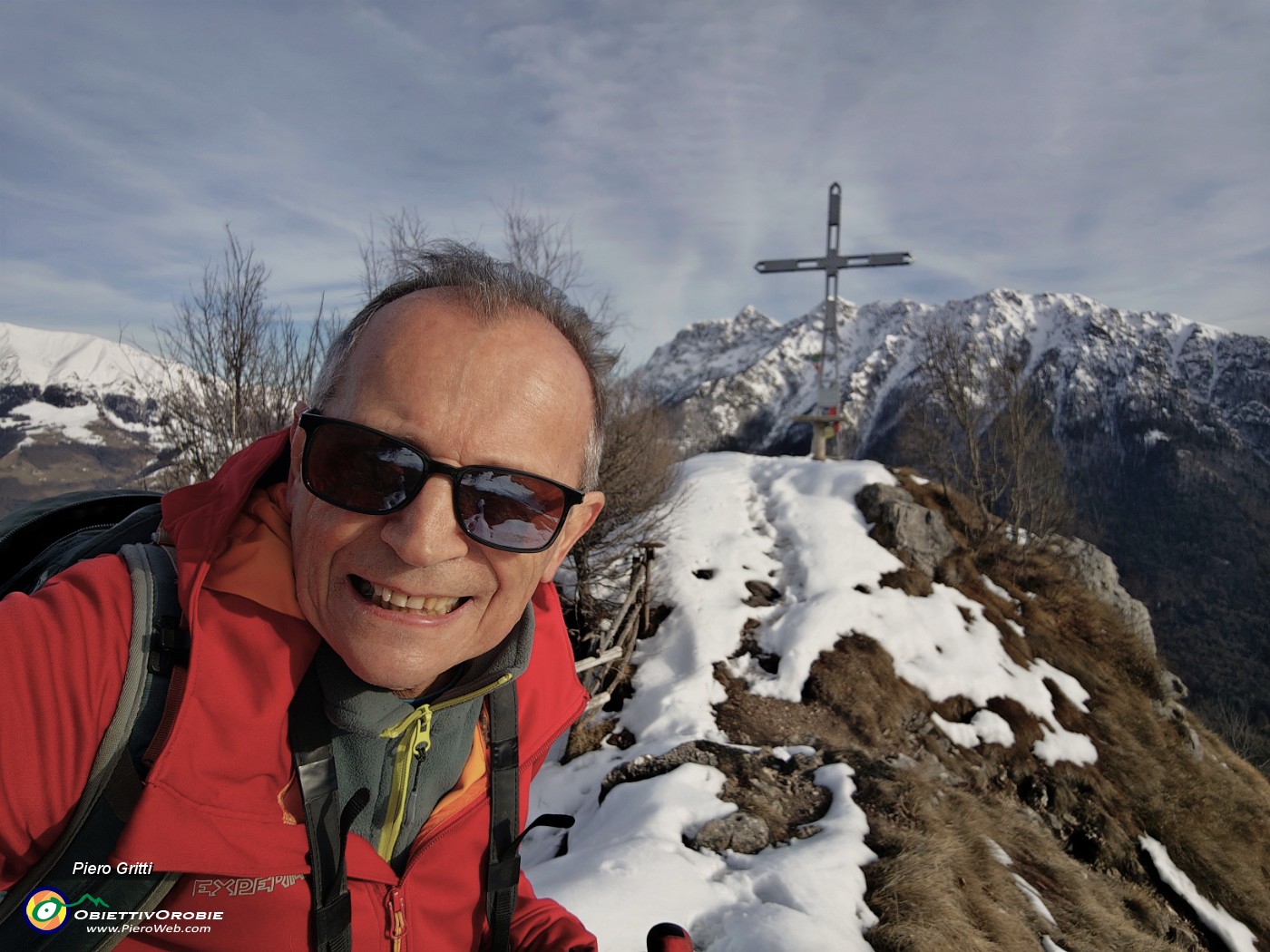 01 Alla croce  (1425 m) del Monte Castello da Valpiana-13febb26.jpg